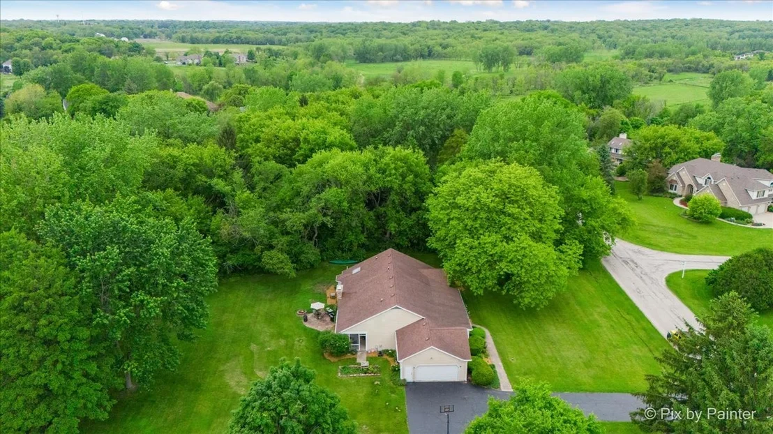 Photo of 39W889 Deer Run Drive