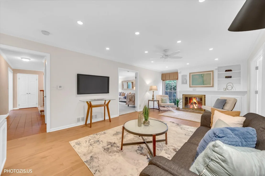 Photo of 2440 The Strand