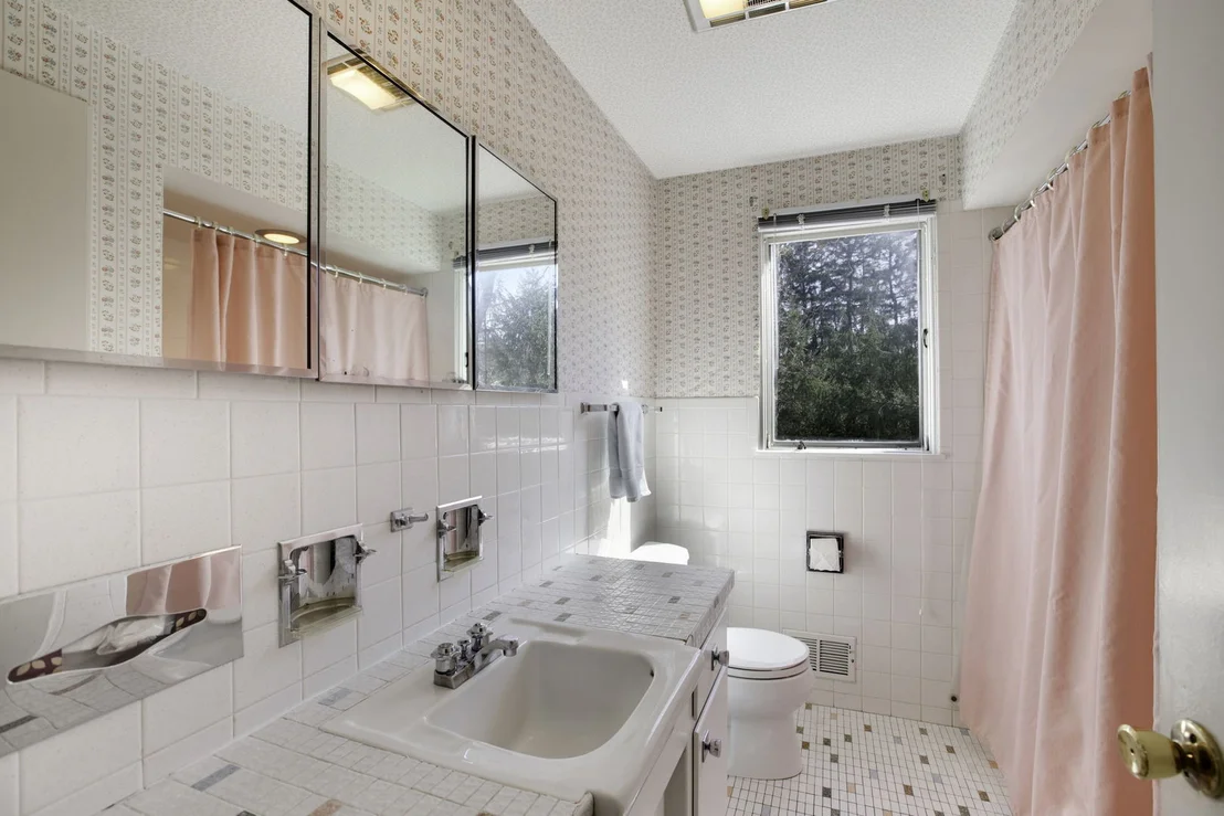 Photo of 835 Timberline Drive