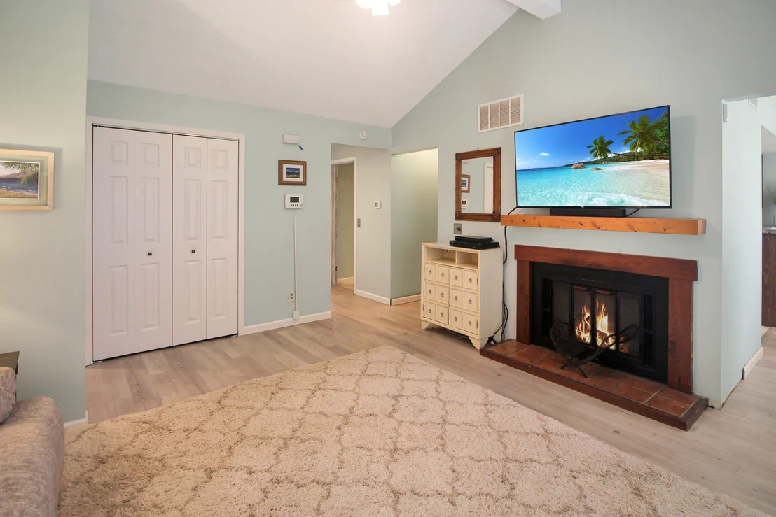 Photo of Unit 0 at 915 Laura Drive