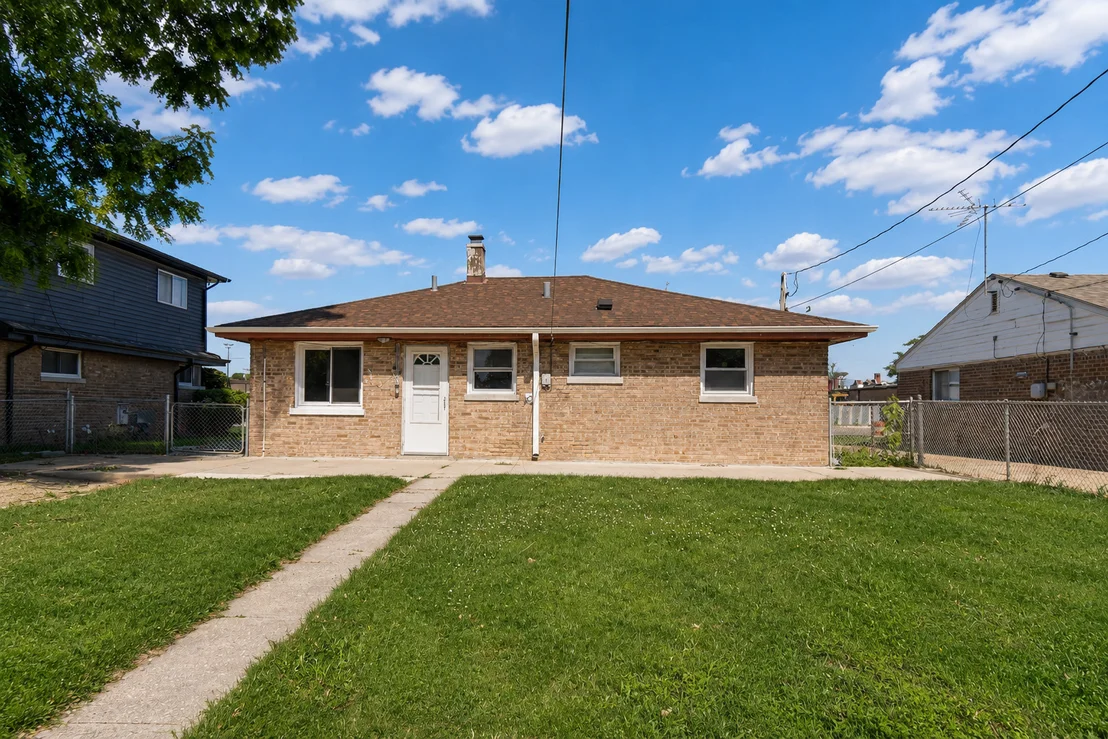 Photo of 17044 Burnham Avenue