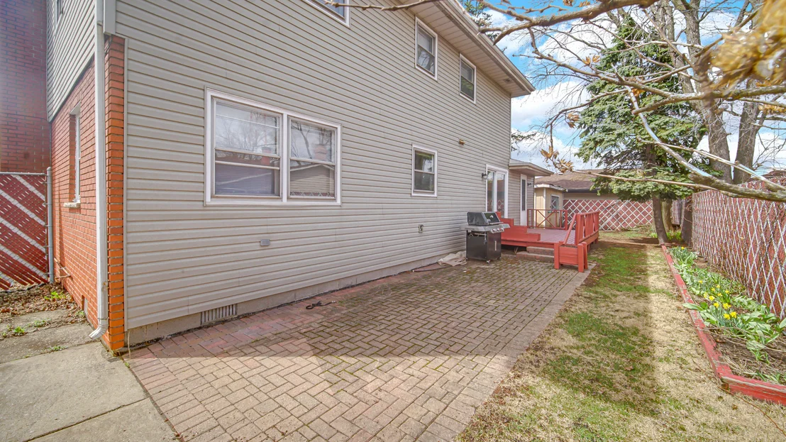 Photo of 17525 Maple Avenue