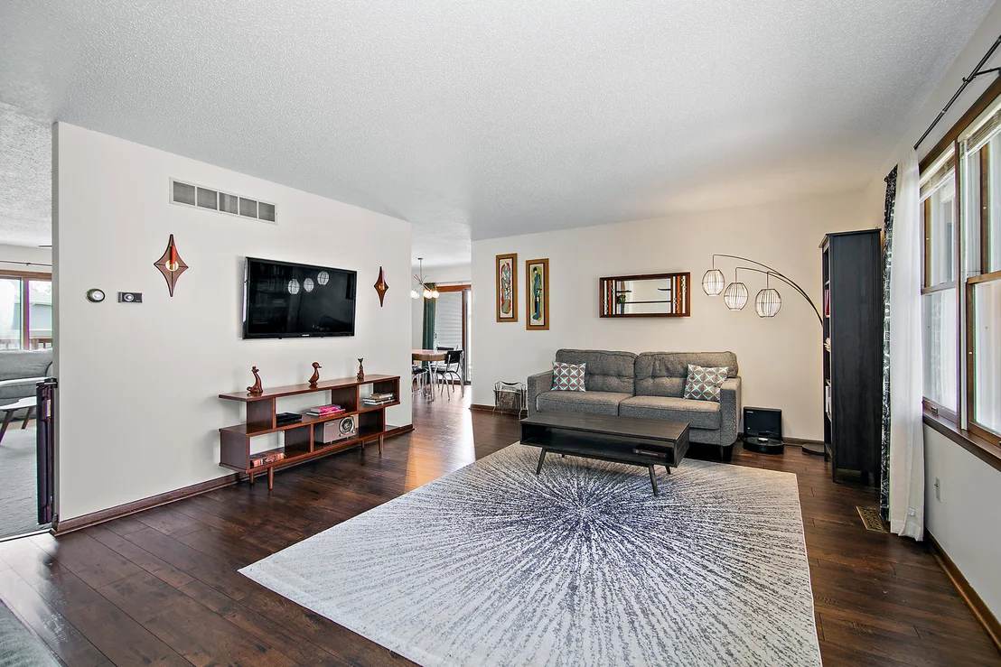 Photo of 434 Meadows Road S
