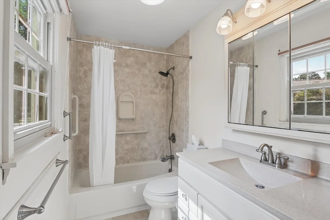 Photo of 2118 Bristol Road