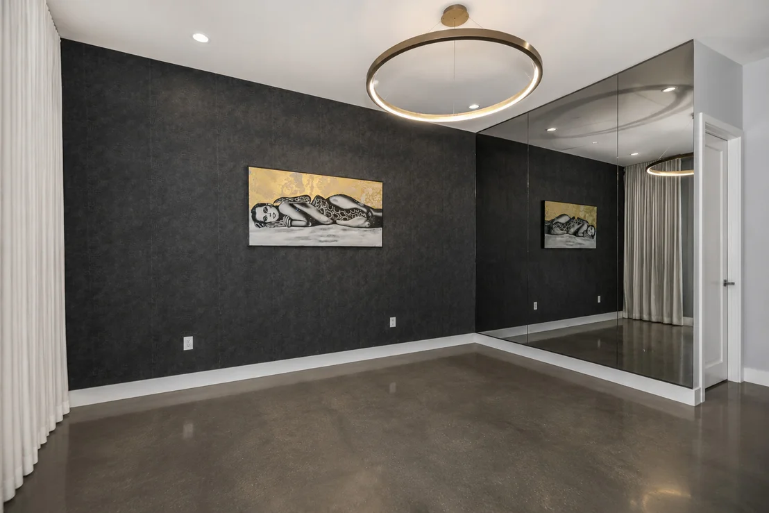 Photo of Unit 301 at 900 W Washington Boulevard