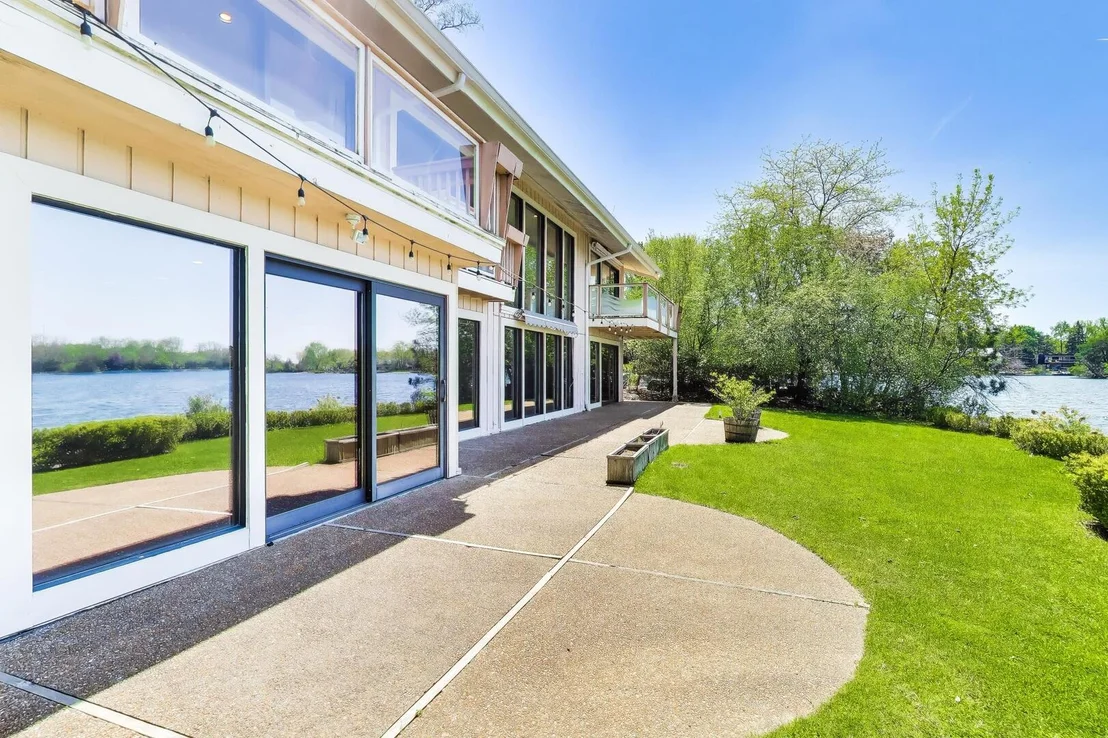 Photo of 2100 Valley Lo Lane