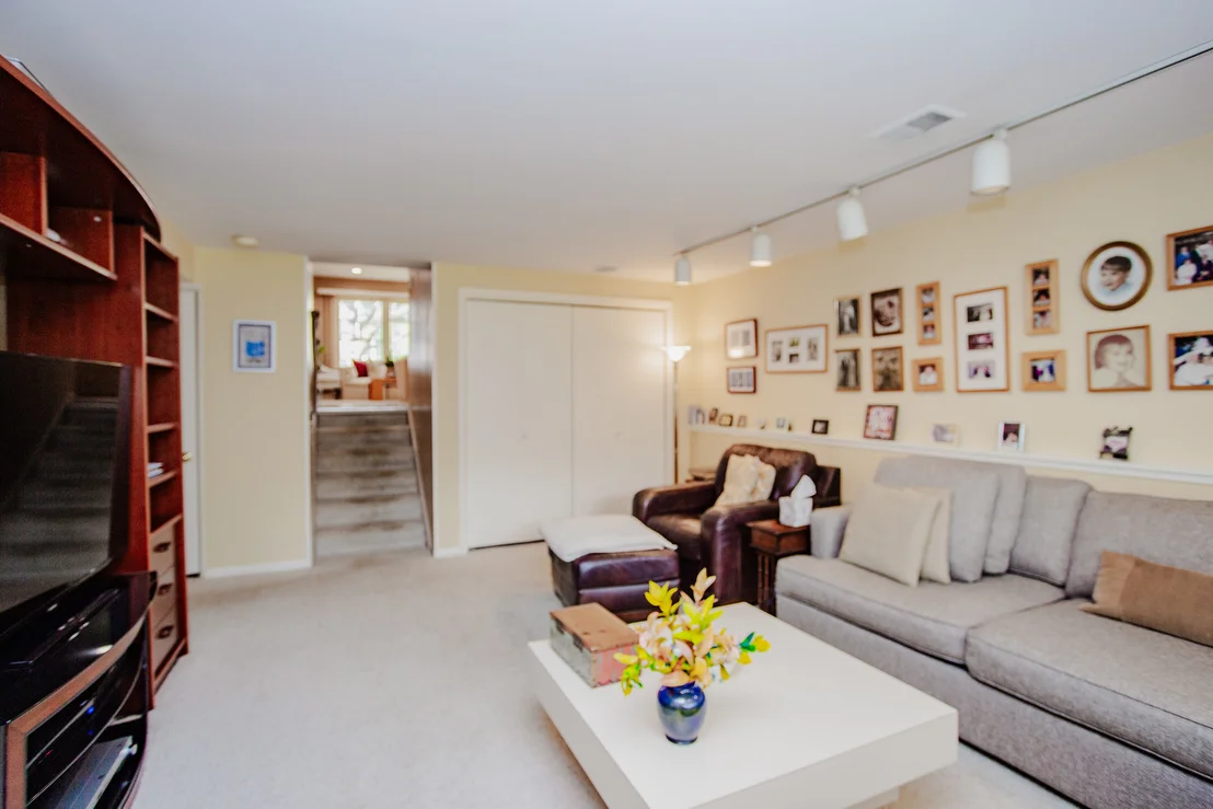 Photo of 1133 KENTON Road
