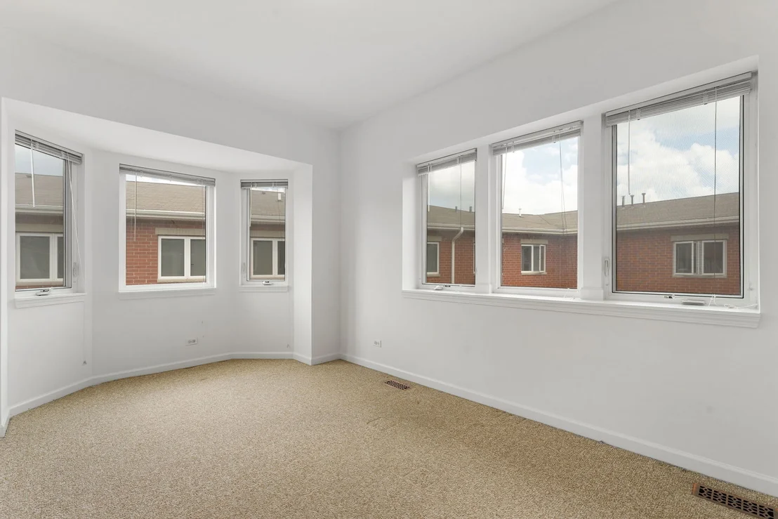 Photo of 2403 W 32nd Place