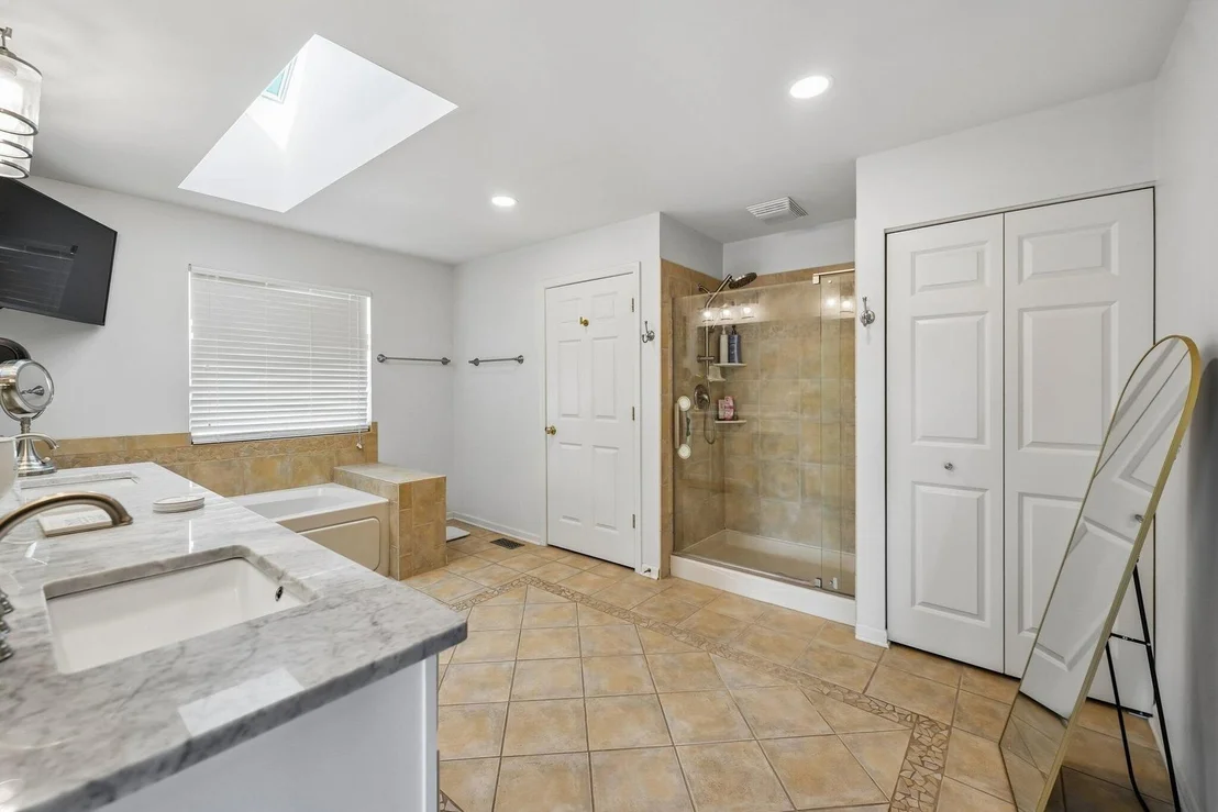 Photo of 772 E Lindsey Lane