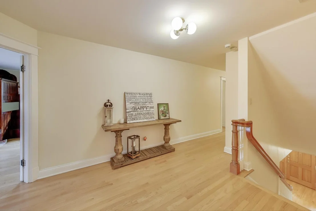 Photo of 547 JACKSON Avenue