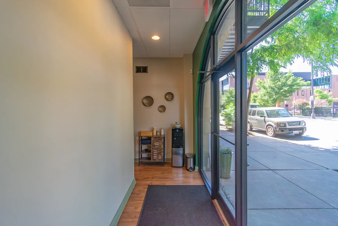 Photo of Unit 1 at 1355 W Washington Boulevard