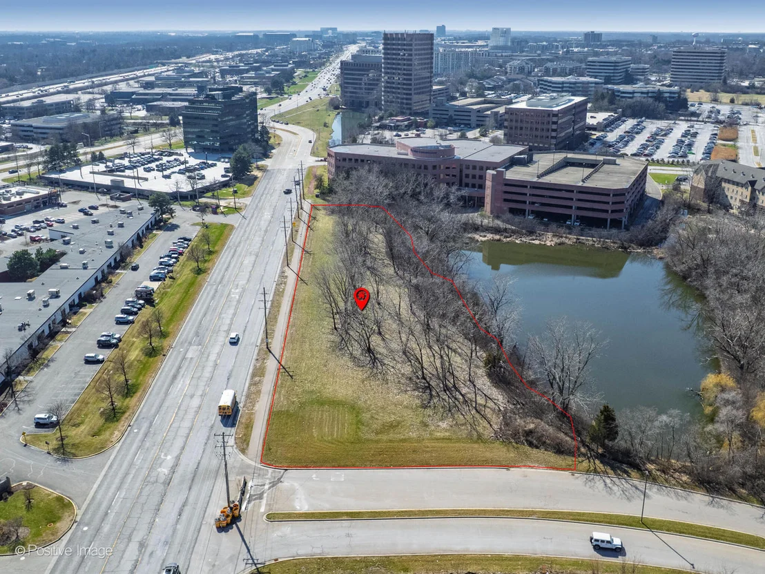 Photo of 1S678 Oakbrook Lake
