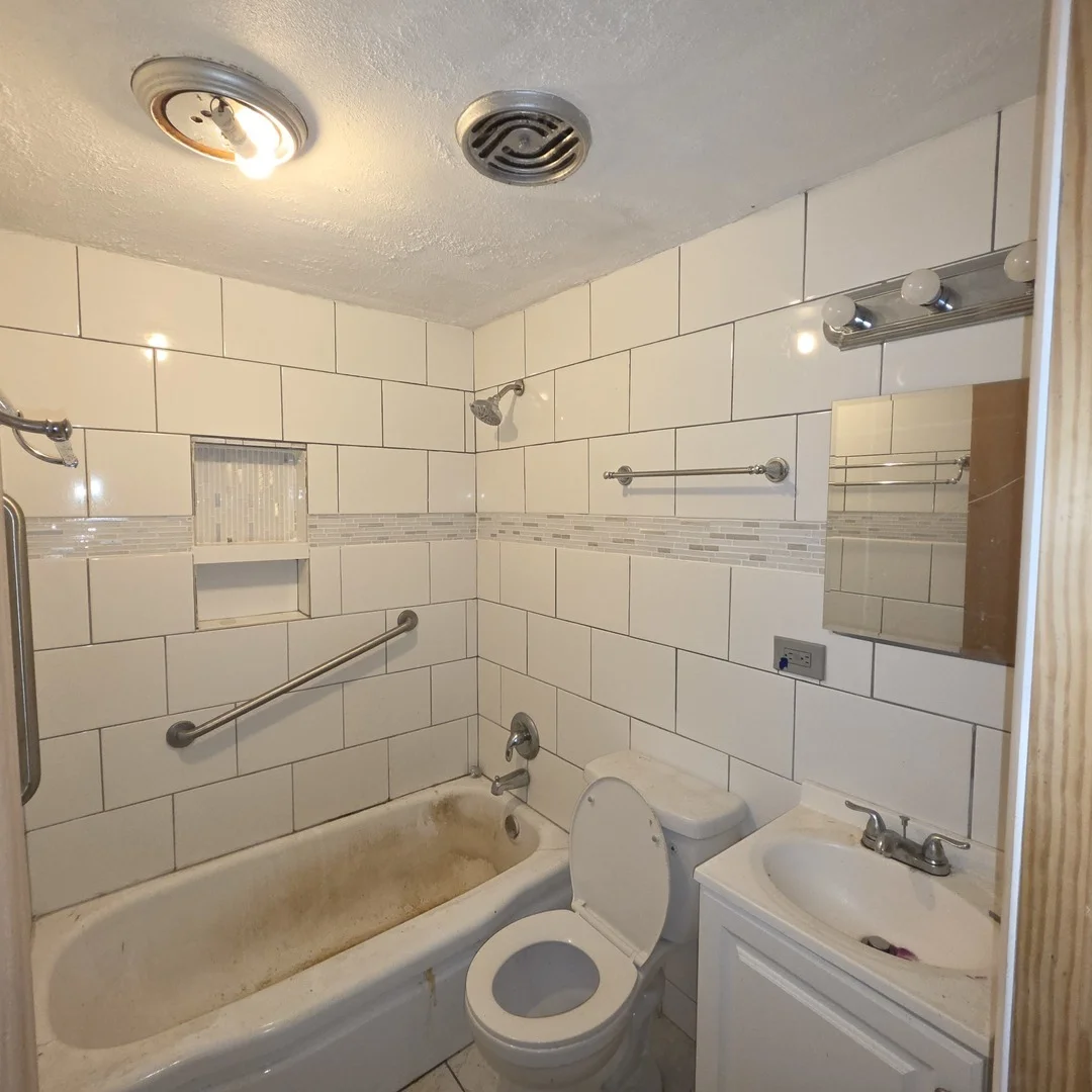 Photo of 1649 W 163rd Street