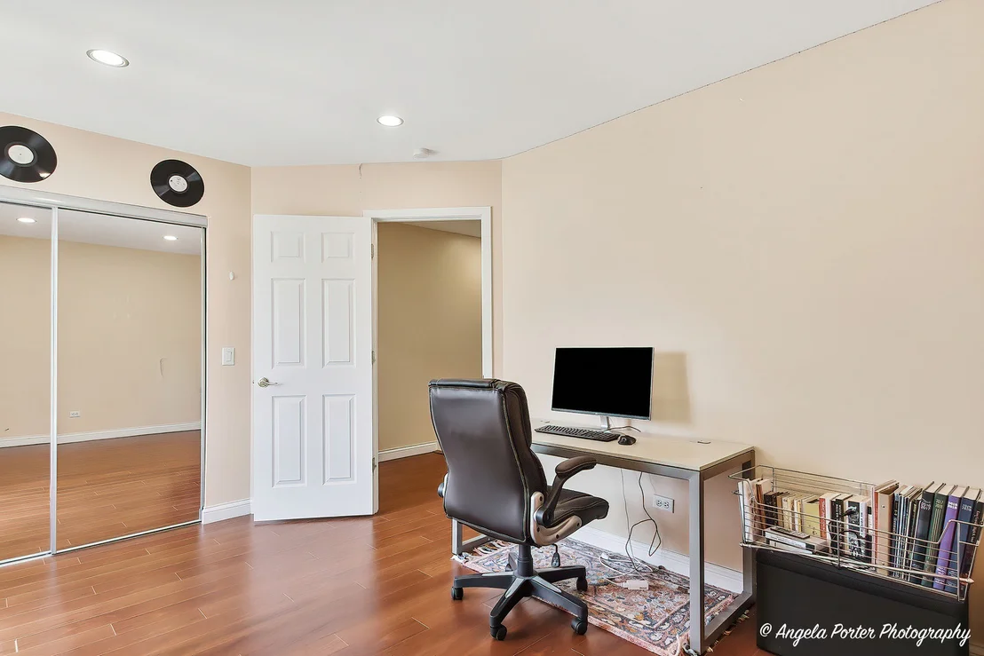 Photo of 949 Ridgefield Lane