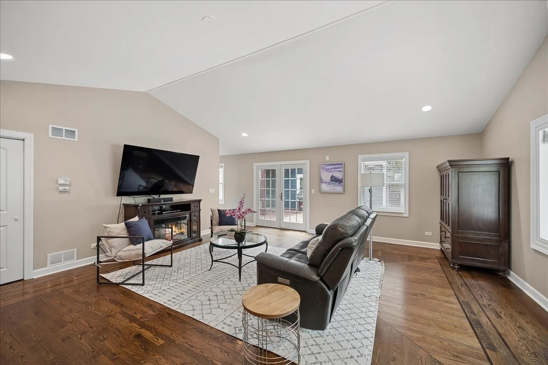 Photo of 586 Earl Drive
