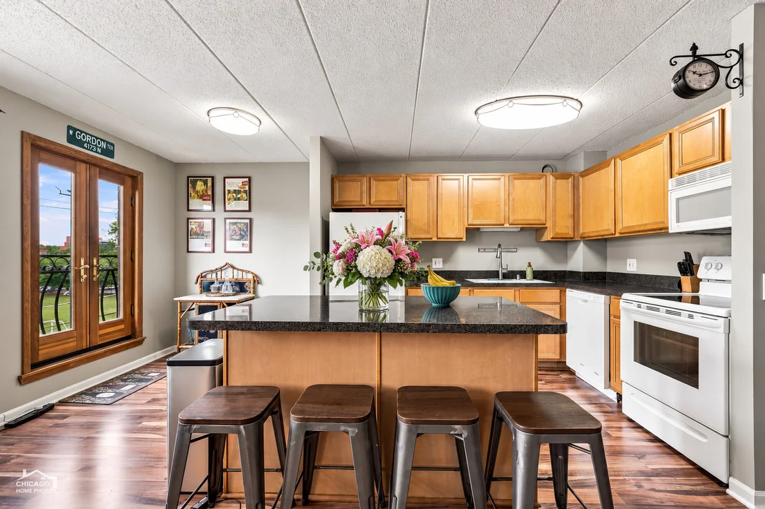 Photo of Unit 310 at 711 W Gordon Terrace