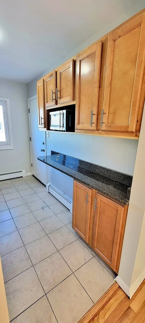 Photo of Unit 2W at 3810 Ruby Street