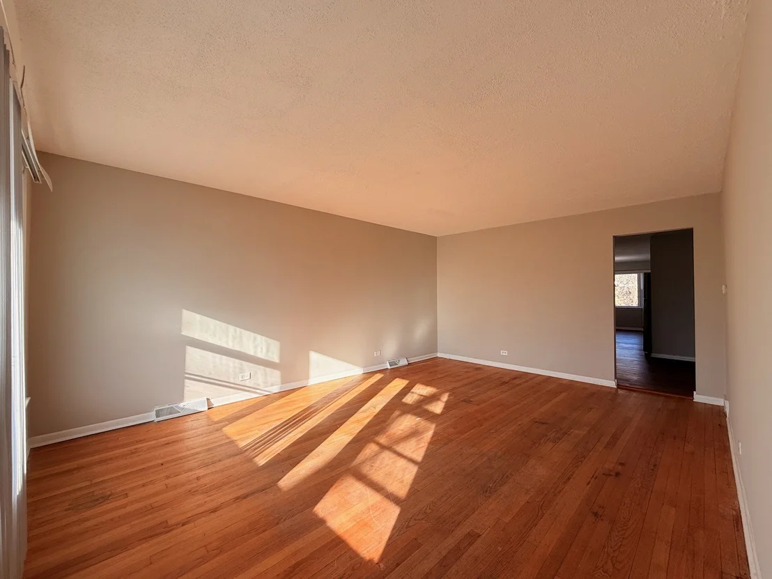 Photo of 15565 Madison Avenue