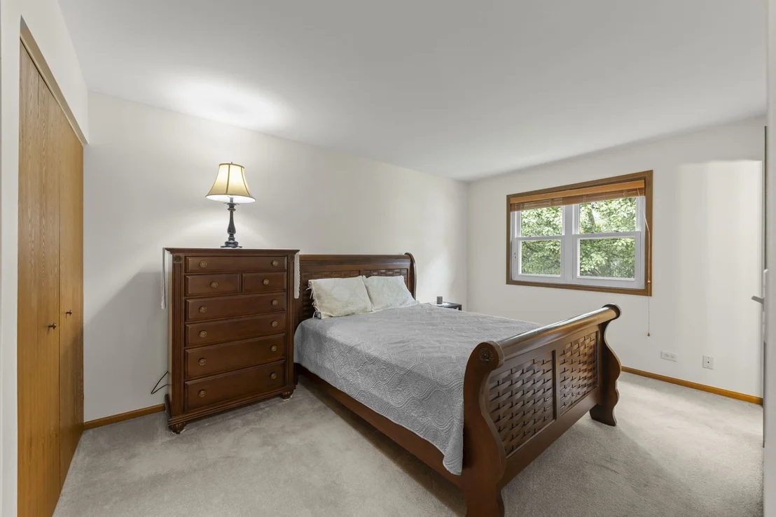 Photo of 882 Aspen Drive