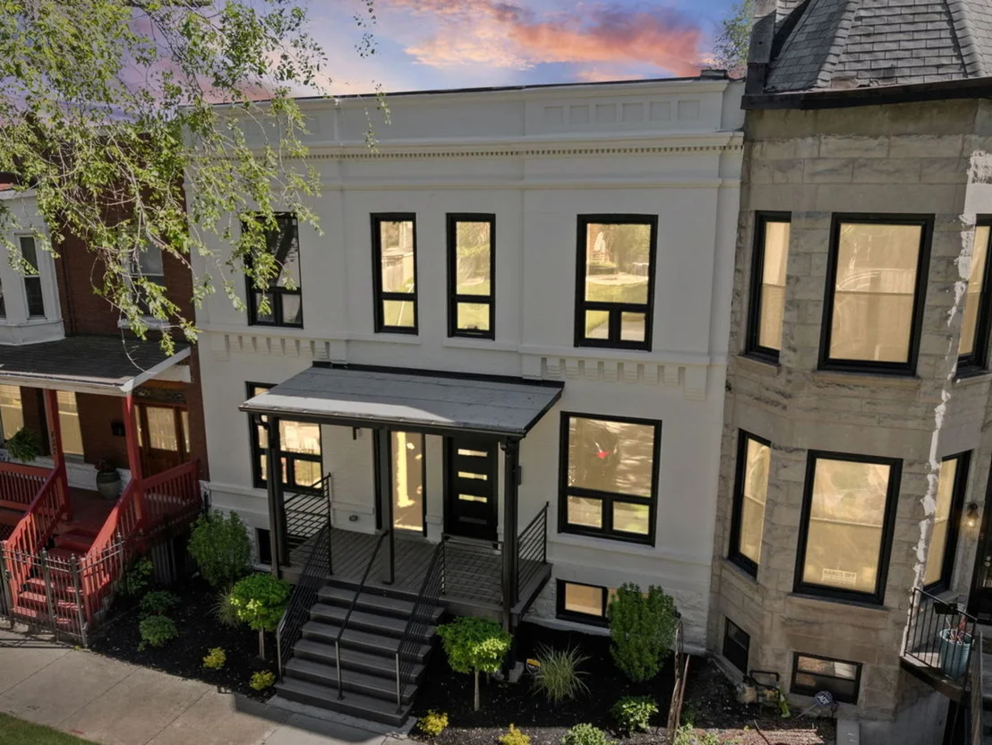Photo of 435 E 46th Place