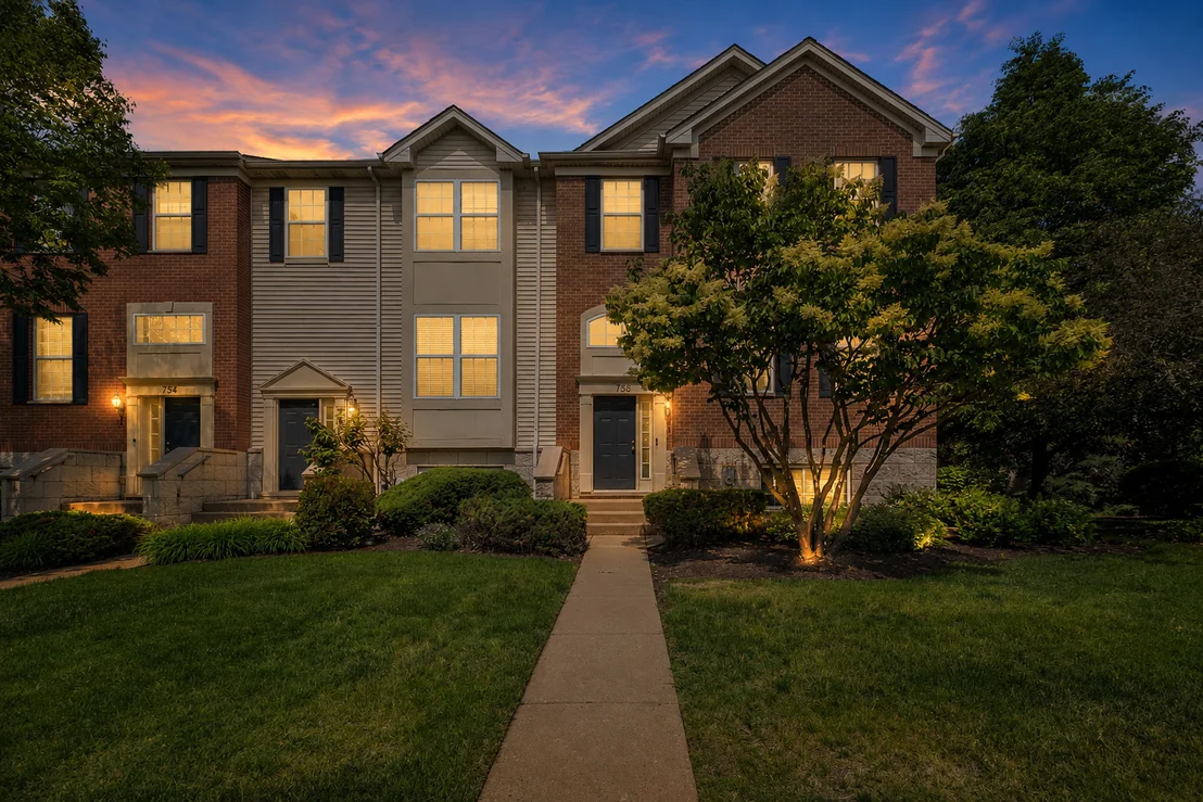 Photo of Unit 976 at 758 Lambert Lane
