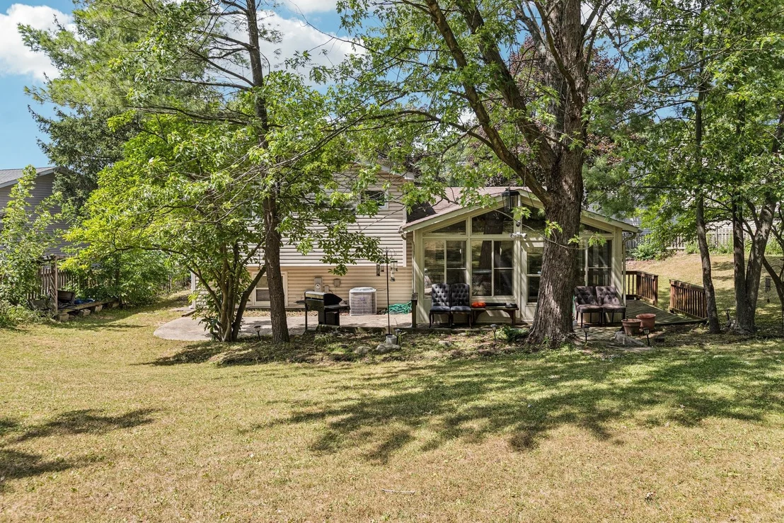Photo of 710 Greenbriar Lane