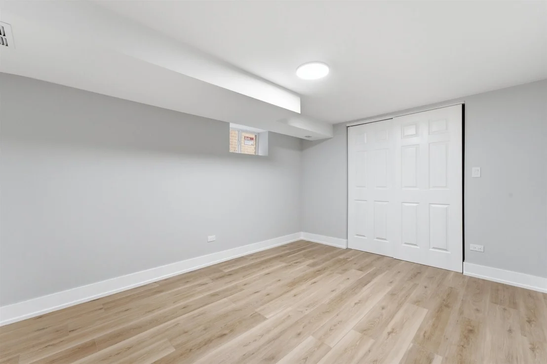 Photo of 657 E 100th Place