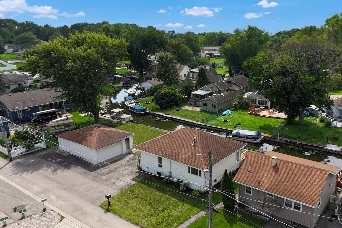 Photo of 28 Lakeside Lane