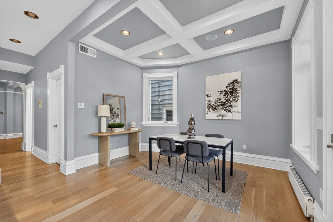 Photo of 634 W Briar Place