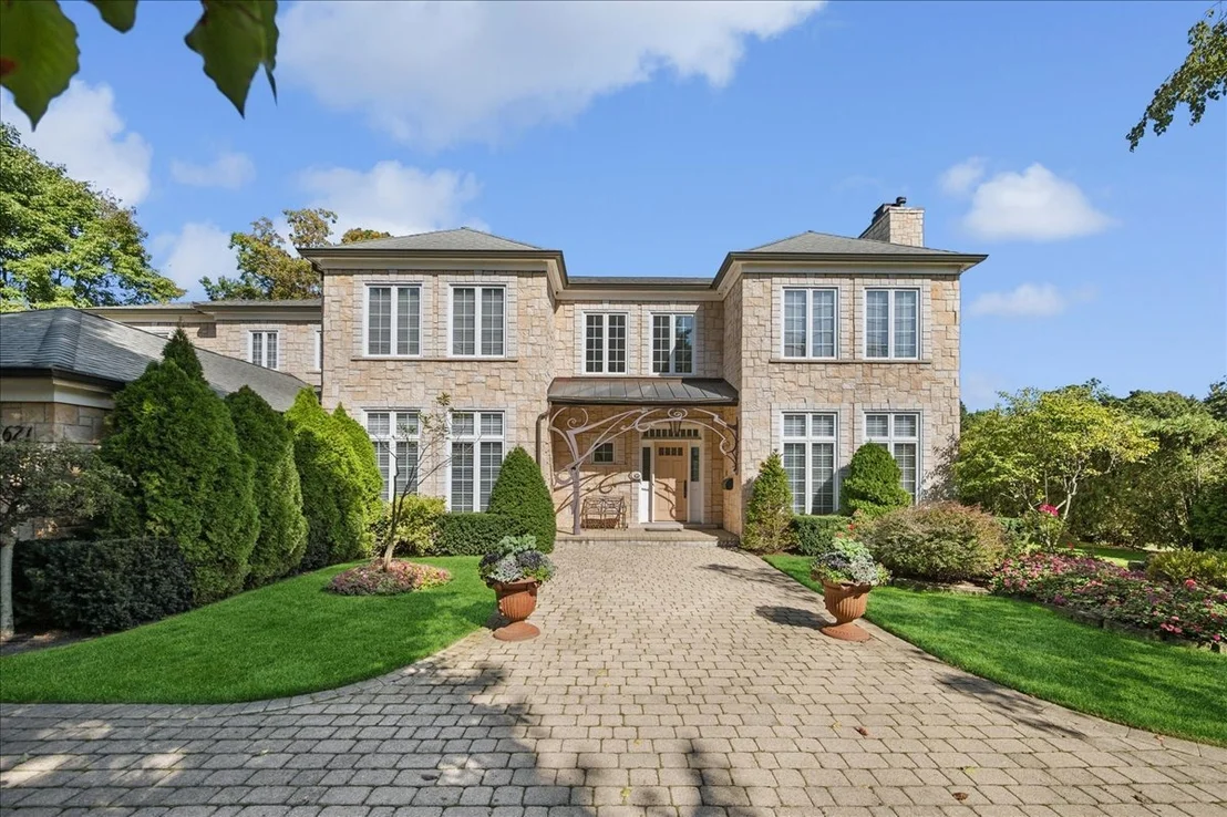 Photo of 621 Sheridan Road