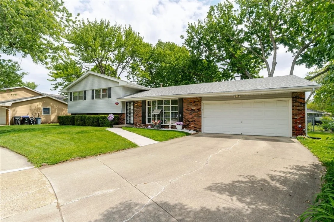 Photo of 122 Camelot Drive