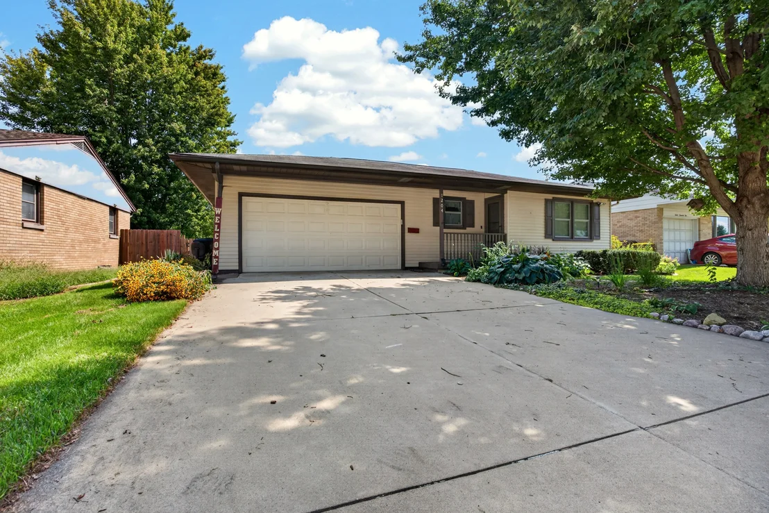 Photo of 1204 Searle Drive