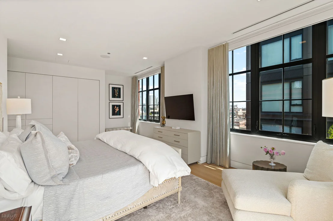 Photo of Unit PH8D at 1109 W Washington Boulevard