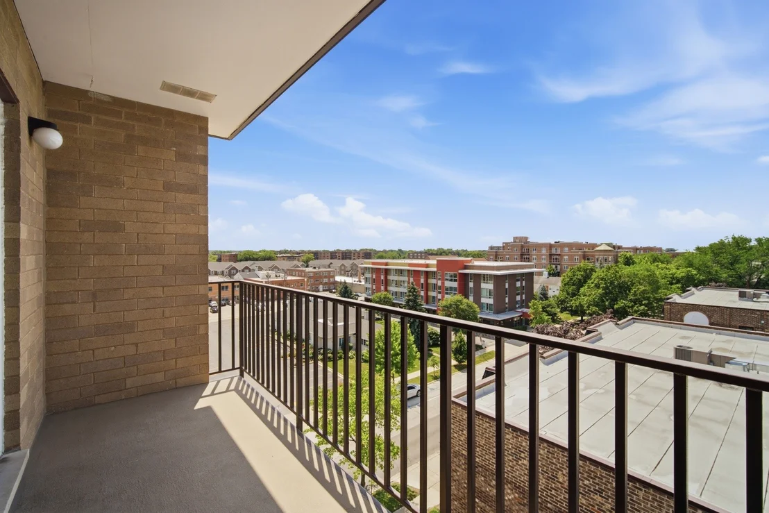 Photo of Unit 708 at 700 Graceland Avenue