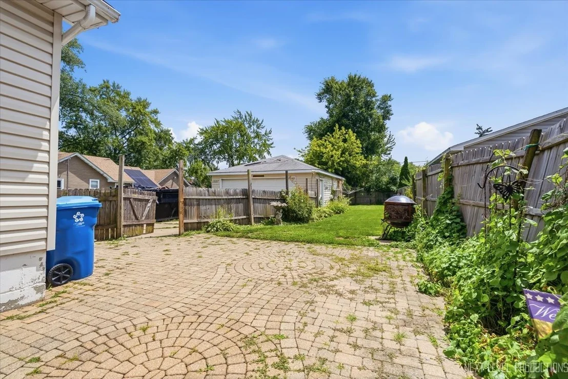 Photo of 1327 Superior Street