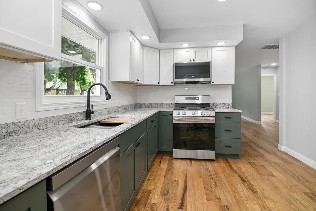 Photo of 654 W River Street