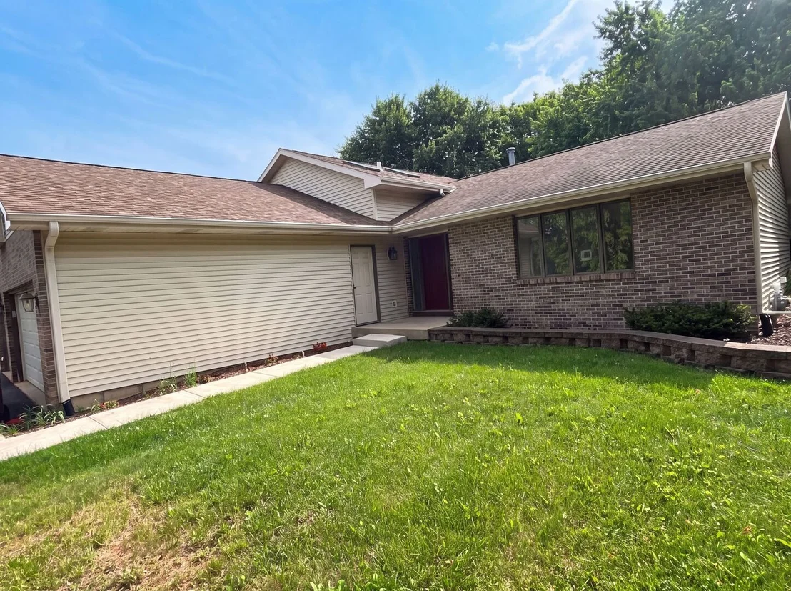 Photo of 1503 Featherstone Road