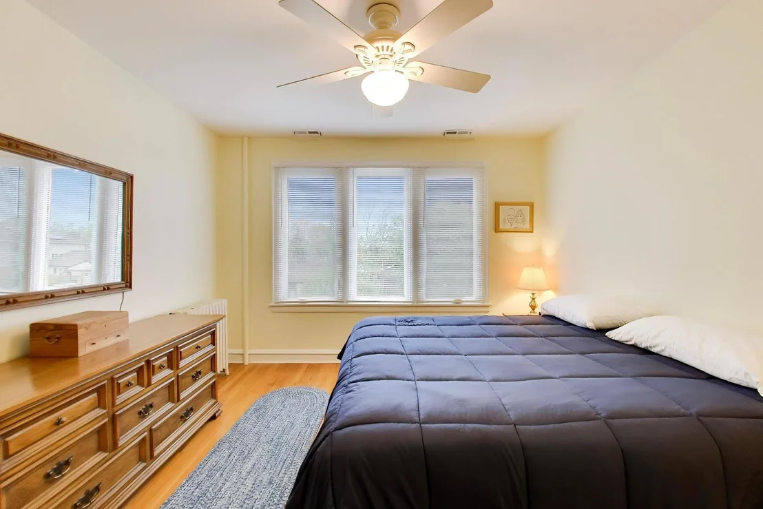 Photo of 940 W Grant Drive