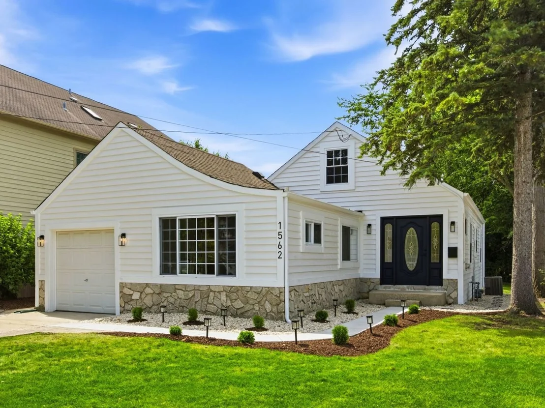Photo of 1562 Harding Road
