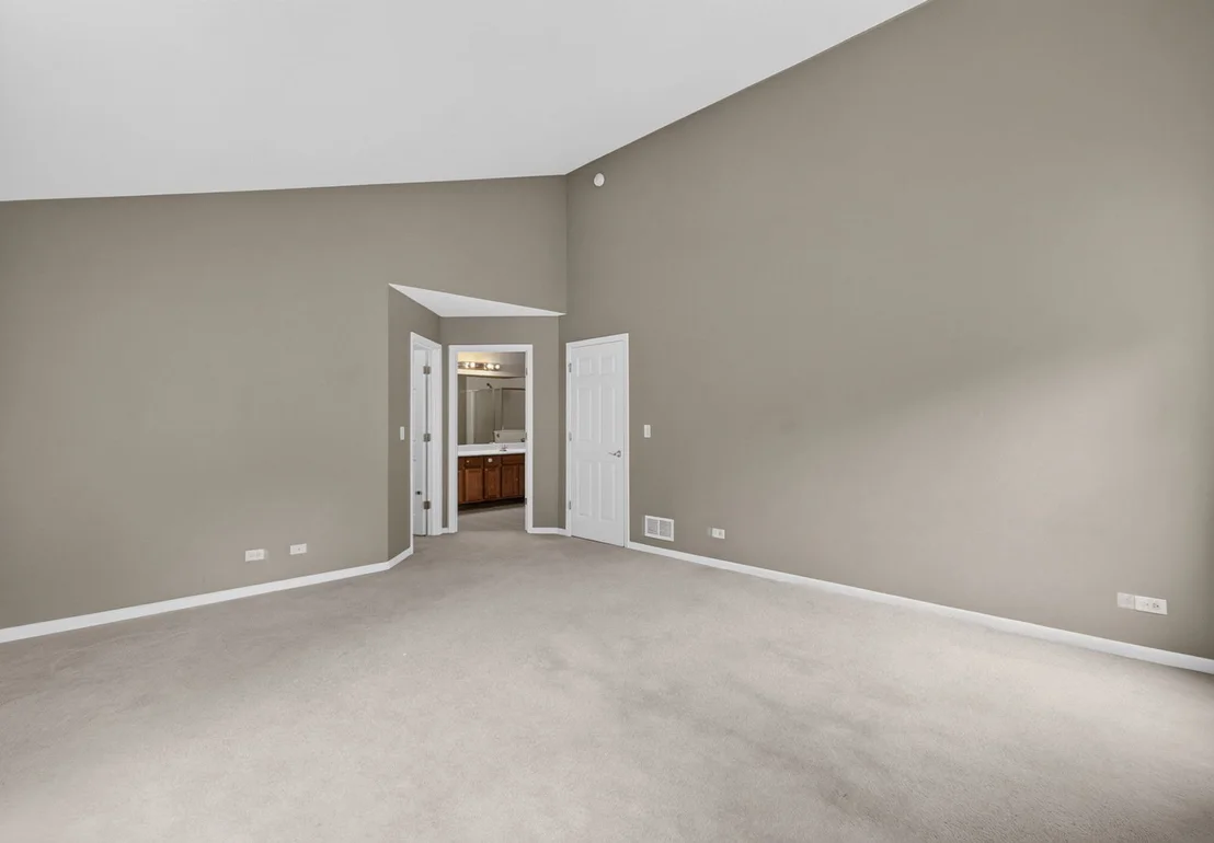 Photo of 10S447 Carrington Circle