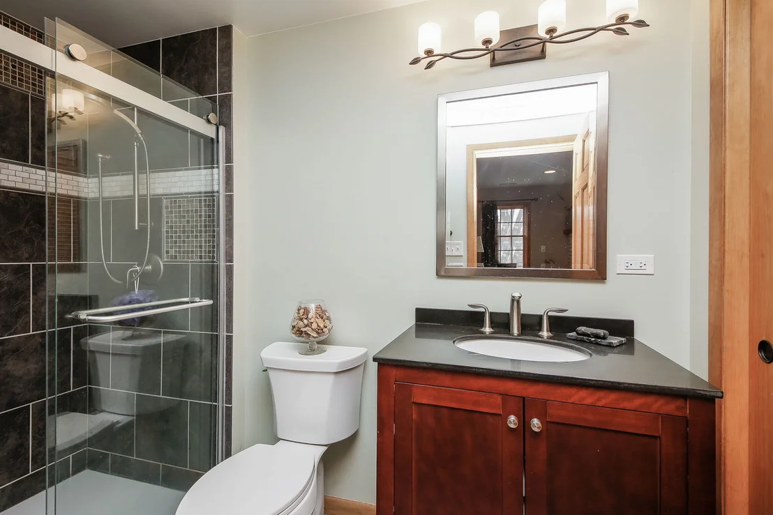 Photo of 447 Tennyson Road
