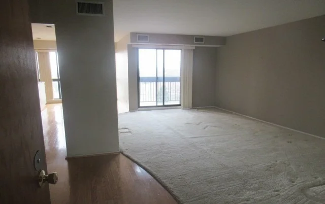 Photo of Unit 607 at 701 Forum Square