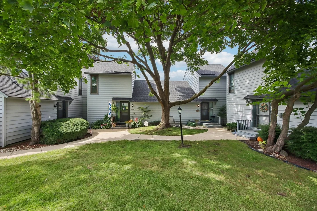 Photo of 736 Glen Way