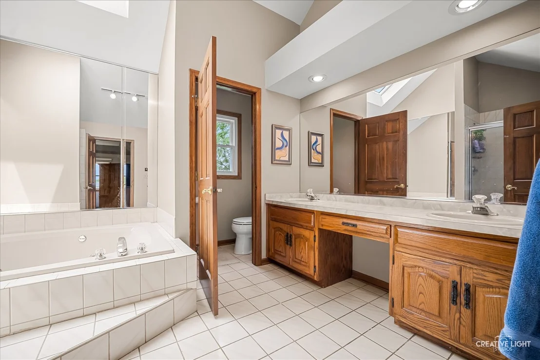 Photo of 1N211 Coventry Drive