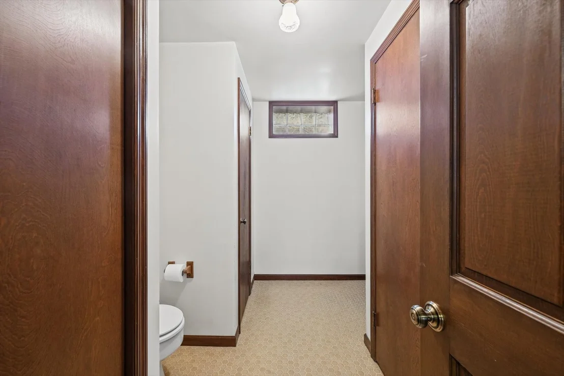 Photo of 703 Surrey Road