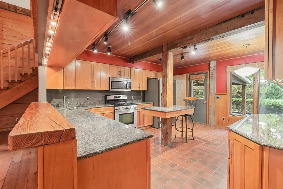 Photo of 802 La Sell Drive
