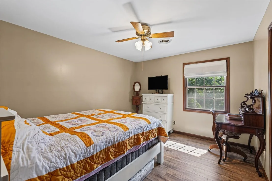 Photo of 703 Surrey Road