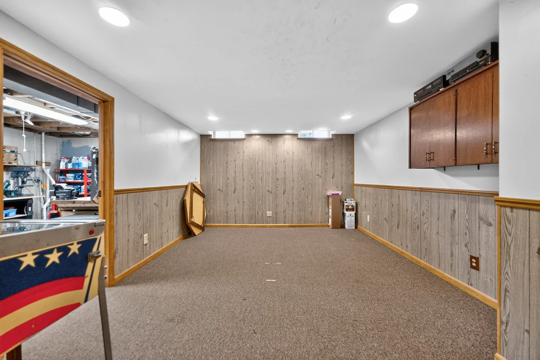 Photo of 975 W Pine Avenue