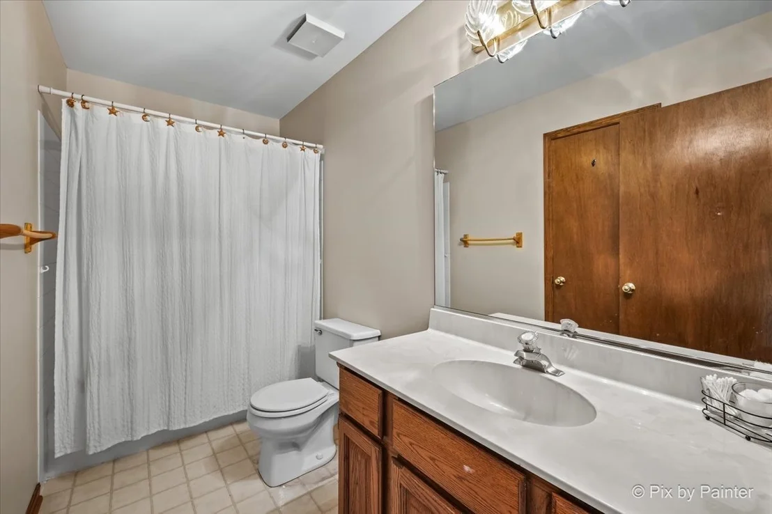 Photo of 765 Crest Drive