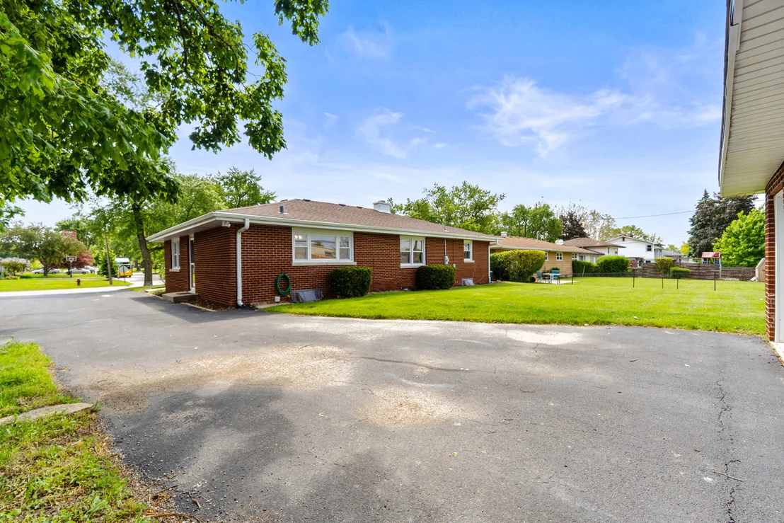 Photo of 817 Summit Drive